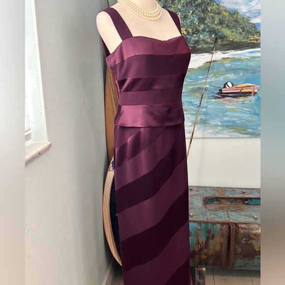 🍷Montage Mon Cherie, Stunning Formal Gown, Elegant, Classic & Timeless, Size 12 - Picture 5 of 10